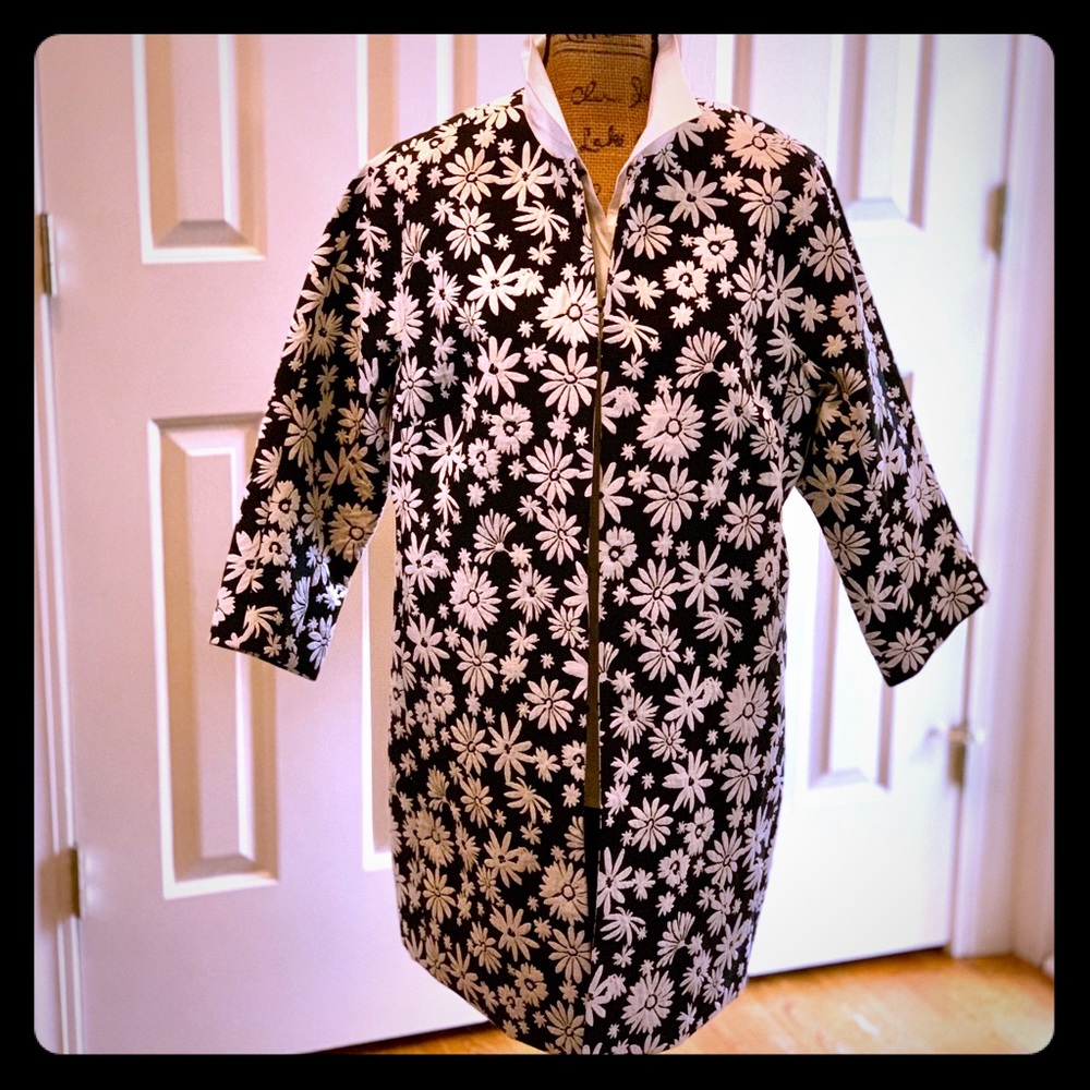 Black with White flowers duster coat. (Woman’s)